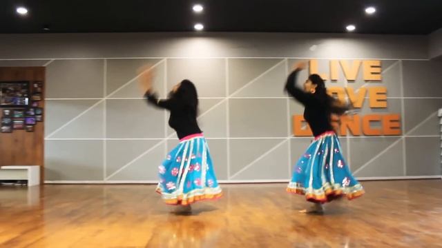 #TRENDINGsong #garba KAMARIYA/ MITRON/ BEST DANCE FOR GIRLS/DARSHAN RAVAL/ DJ CHETAS/ RITU SURAT.