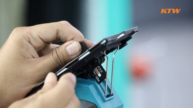 งานฝ้าไม่ใช่ใครก็ทำได้ แต่ง่ายขึ้นด้วย MAKITA รุ่น DSD180 смотреть онлайн