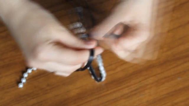 DIY: Ободок для волос с жемчужными бусинами /своими руками / band with beads смотреть онлайн