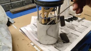 VW Polo (Фольцваген Поло) - замена датчика уровня топлива.