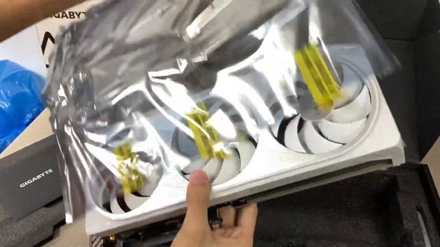 GIGABYTE AERO (OC) RTX 4070Ti UNBOXING смотреть онлайн