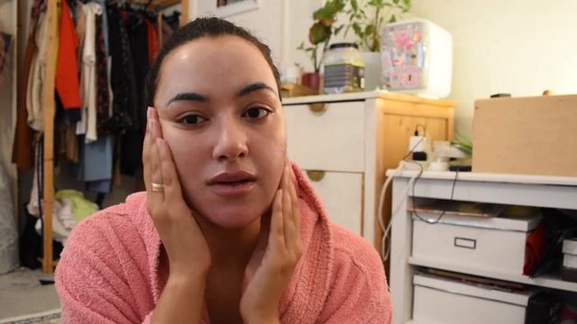 USING THE EXACT AMOUNT OF SPF NEEDED *Spoiler... it’s a lot* смотреть онлайн