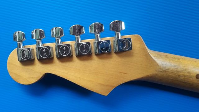 กีตาร์ไฟฟ้า FENDER STRATOCASTER MEXICAN ปี 1992 смотреть онлайн
