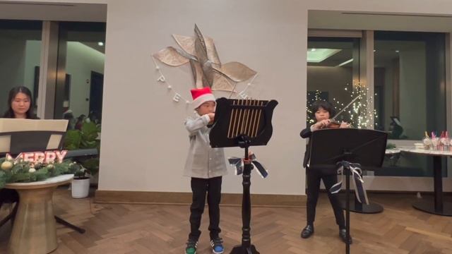 Ian and Jason’s Christmas recital смотреть онлайн