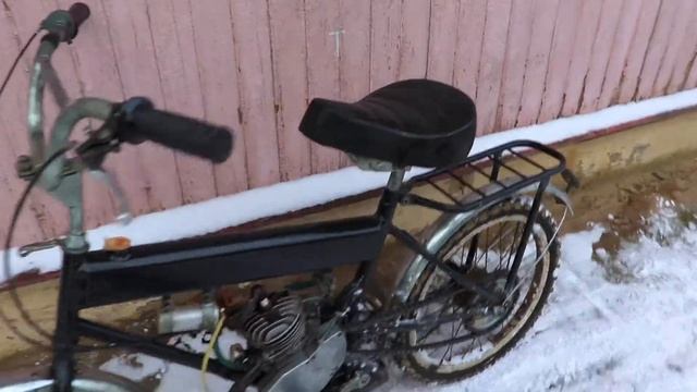 МОПЕД КРОХА !!! гоняю на дырчике смотреть онлайн