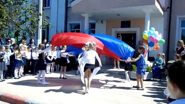 Танец с полотнами. Последний звонок. смотреть онлайн