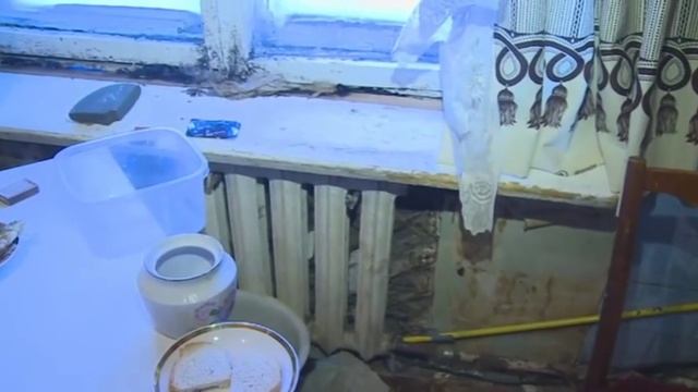 В Тюмени многоэтажка покрылась льдом смотреть онлайн