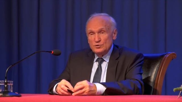 А.И.Осипов.Родители должны сами указать выбор пути детям,наблюдая за их способностями и стремлением смотреть онлайн