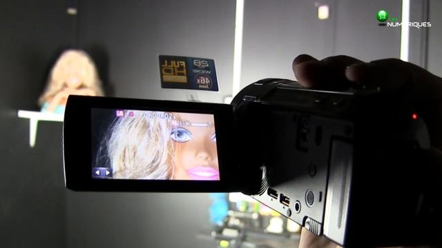 Panasonic HC-V700 avec hybrid