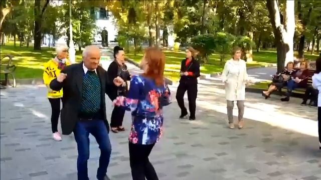ЗА ОКНОМ ПО ВСЕМ ПРИМЕТАМ НАСТУПИЛО БАБЬЕ ЛЕТО!!!СЕНТЯБРЬ 2022,ХАРЬКОВ. смотреть онлайн