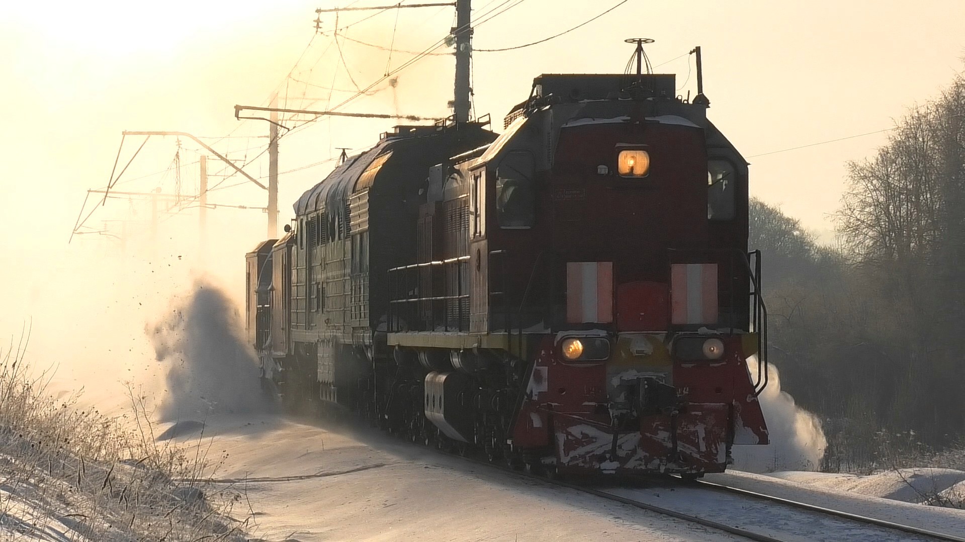 "Снегоборьба". ТЭМ18ДМ-553 и 2ТЭ116-803 с ПОМ "Ветерок" смотреть онлайн