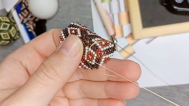 Объёмный шарик мозаичным плетением: как сплести ёлочную игрушку из бисера смотреть онлайн