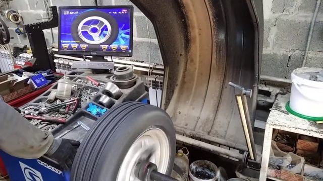 Отбаллансировал новое колесо смотреть онлайн