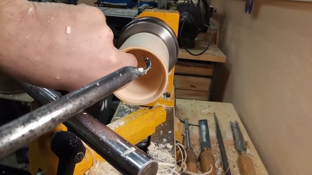 И вновь сырое точение. Старый метод изготовления емкости. смотреть онлайн
