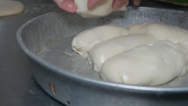 ZEMUNSKA PITA SA KOBASICOM I SIROM! BALKAN PITE смотреть онлайн