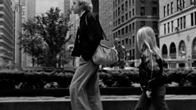 Alice in the Cities - Official Trailer смотреть онлайн