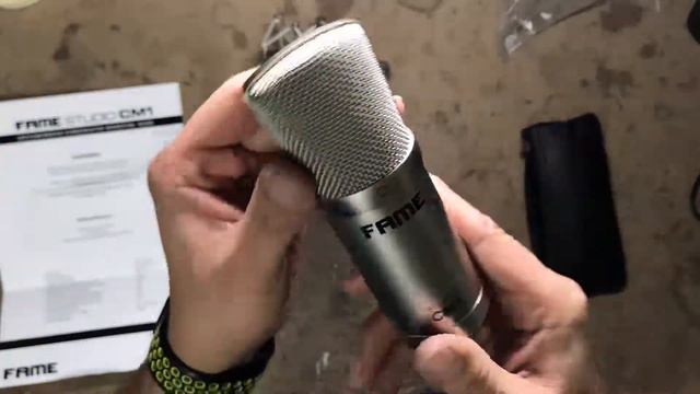 Fame Studio CM1 Studio condensador Micrófono unboxing español castellano desempaquetado смотреть онлайн