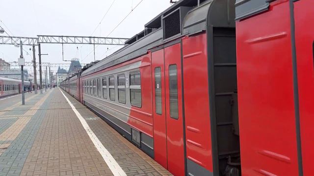 Фирменный электропоезд ЭД4М-0386 отправляется с Ярославского вокзала смотреть онлайн