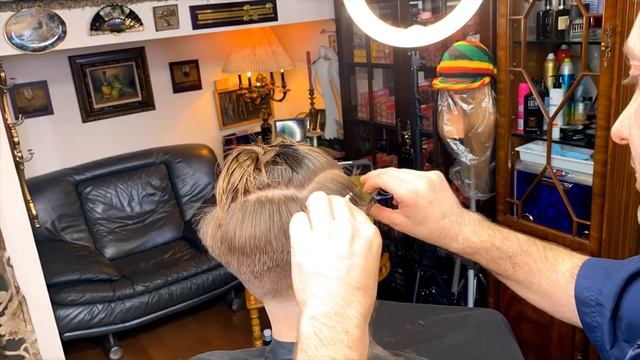 #VikingHaircut #СтрижкаВикинг — тренд 2023 года #BarbershopAlteregoBeautySalon @VitaliiRybachen смотреть онлайн