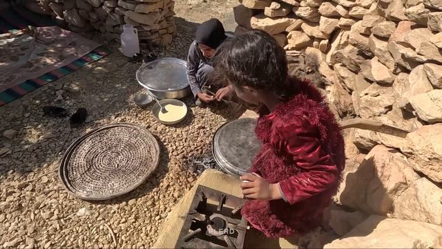 Nomadic Life in Iran: Traditional Bread Making and Honey Harvesting смотреть онлайн