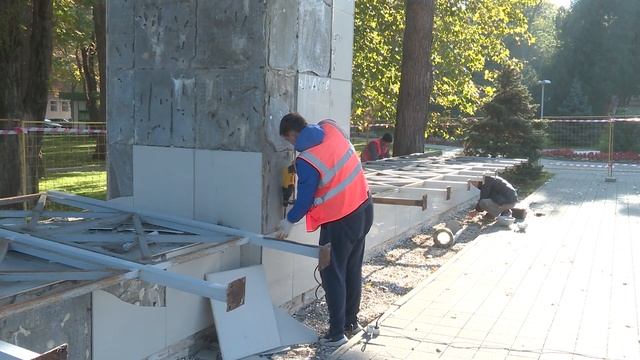 В Анапе установили новую Доску почёта и продолжают ремонт тротуарной плитки смотреть онлайн