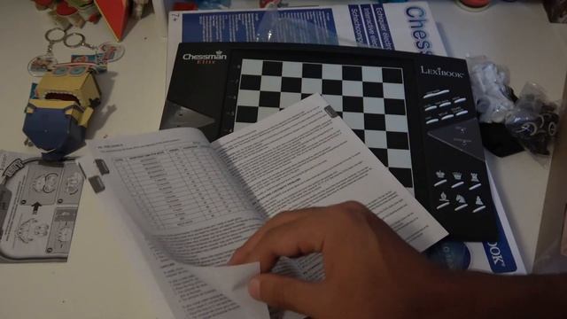 ChessMan Elite: The new chess computer unboxing and review with a kid смотреть онлайн