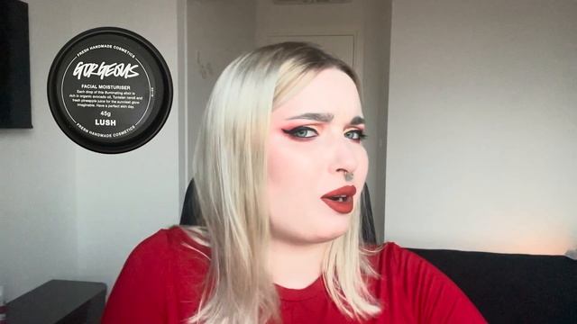 Ресницы в центре внимания