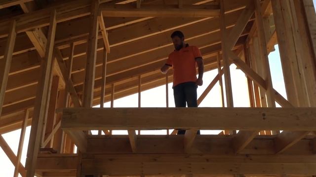 Не простой КАРКАС дома с высотой потолков 6 м. Стропила из двутавра. Кровля - черепица. Тюмень. смотреть онлайн