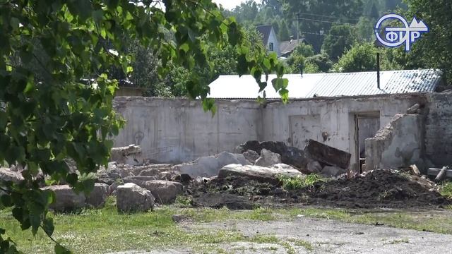 В Таштаголе сносят здание бывшего газового хозяйства смотреть онлайн