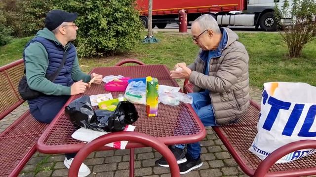 А мы едем в Берлин ).. в посольство Румынии смотреть онлайн