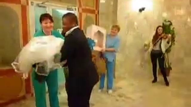 Видео как встречают из роддома Москва смотреть онлайн