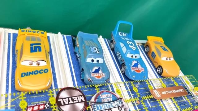 CARRERAS DIECAST CARS AVENTURAS EN EL CAMINO CAMBIO DE COLOR