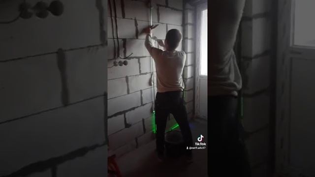 Установка маяков для штукатурки