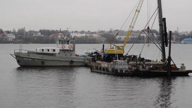 Подводные работы в районе канализационногодюкера через Волгу в Костроме смотреть онлайн