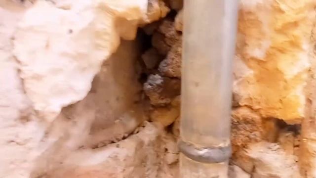 Свариваем трубы, замурованные в стене. ? смотреть онлайн