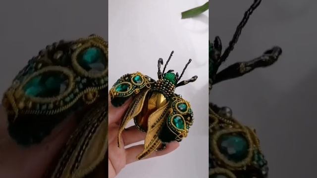 Брошь "Изумрудный жук". смотреть онлайн