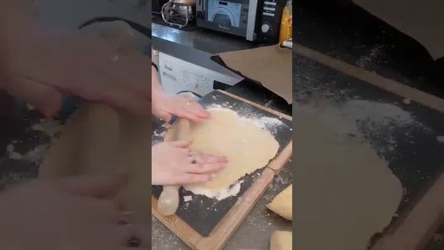 Простейшие рогалики с повидлом #простойрецепт #рецепт #food #вкусно #десерт #кчаю #рогалик #просто смотреть онлайн