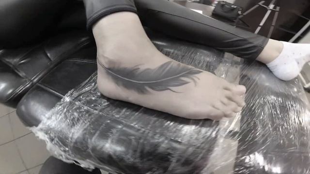 BERNIKOV TATTOO48 перо на ноге смотреть онлайн