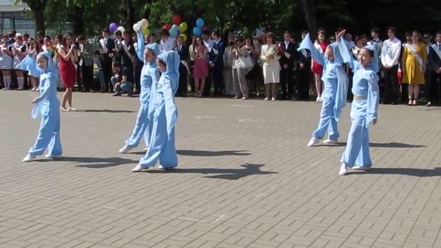 Последний звонок для старшеклассников)) Танцевальный коллектив "Фуэте" смотреть онлайн