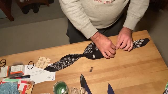 Folding a bandana into fade mask смотреть онлайн