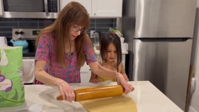 Best Cinnamon Rolls Camping Recipe! смотреть онлайн