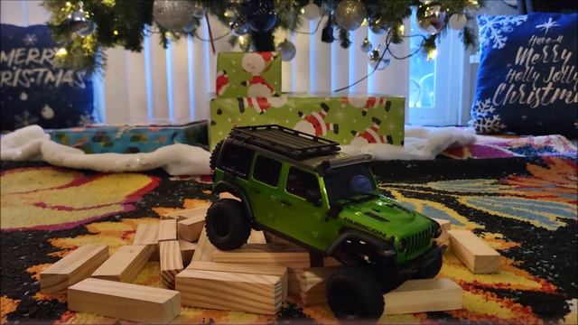 Kyosho Mini Z MX-01 MOJITO Green Unlimited 4x4 RC Crawler Jeep Rubicon UNBOXING & First RUN Indoors