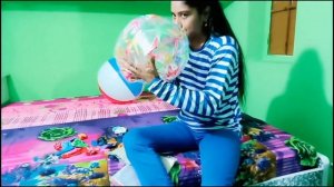 Inflating 24 inch beach balls/ unboxing intex 24 inches beach ball/ how to blow beach ball perfectl