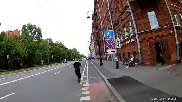 "Пешеход" выпрыгивает под колеса" смотреть онлайн