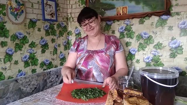 Молодая полынь с мёдом, не ленись, а лечись. смотреть онлайн