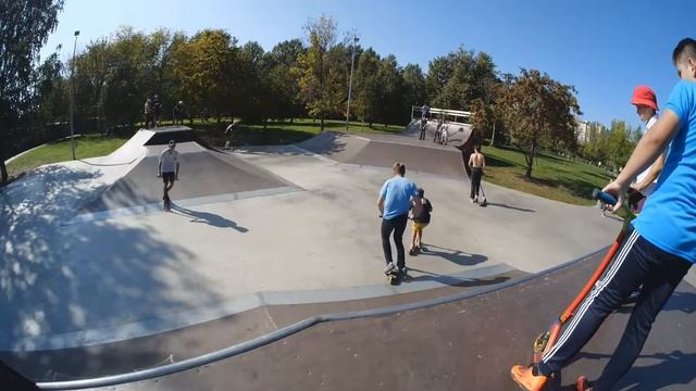 трюки на самокате в "зеленом" скейтпарке м.Бабушкинская смотреть онлайн