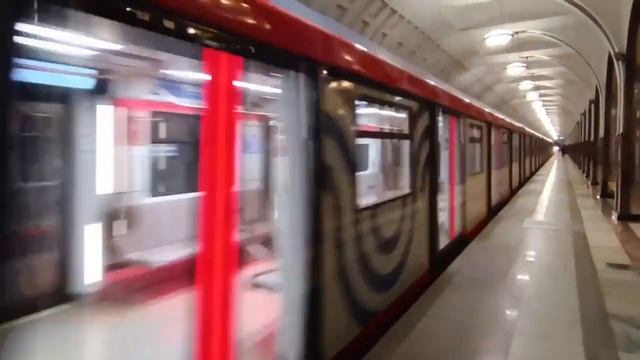 Эксклюзив! 81-775/776/777 "Москва-2020" на Обкатке по ЗЛ. Отправляется со станции «Маяковская» смотреть онлайн