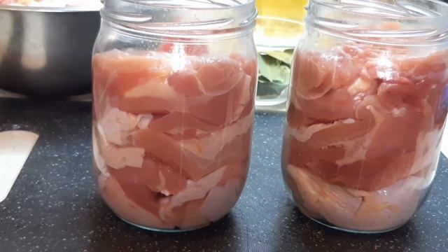 Тушенка из курицы в собственном соку ! Пошаговый рецепт приготовления тушенки в домашних условиях. смотреть онлайн