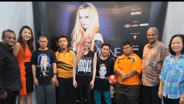 Help Avril Lavigne Support Special Olympics For Her Birthday! смотреть онлайн