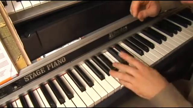 How to Play an E Dim to an A Altered Piano Chord смотреть онлайн